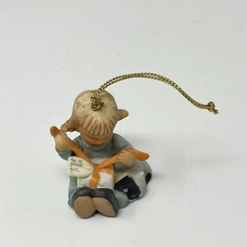 1997 GOEBEL BERTA HUMMEL mini To A‎ Good Girl Porcelain Christmas Ornament Cat